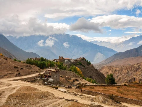 Lower Mustang Trek